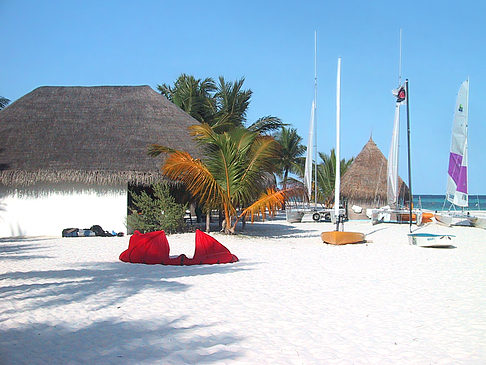 Foto Der weiße Sandstrand der Malediven