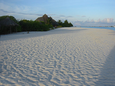 Gebäude am Strand Foto 